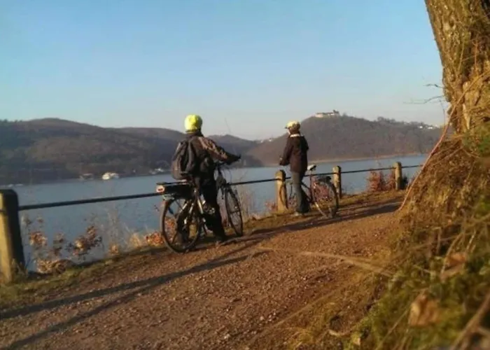 Nyaraló Haushaelfte Mit Jakuzzi In Frankenberg